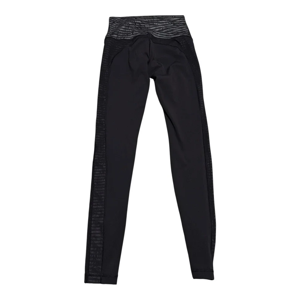Lululemon Striped‎ Gray Black Zebra Legging Athletic Yoga Pants Women's 26 Waist